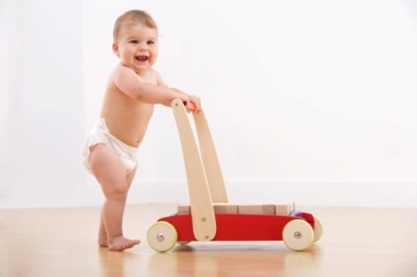 how to help your baby to walk