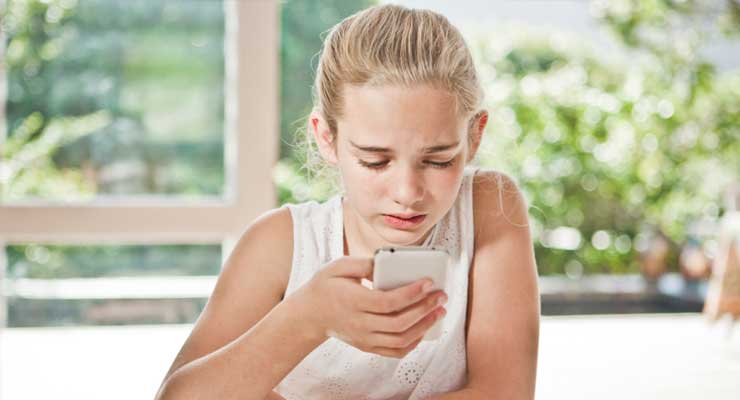 Teen Sexting: Why Parents Shouldn’t Wave the White Flag