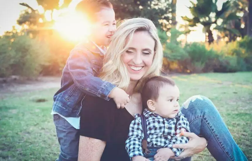 10 Things Happy Moms Do Differently